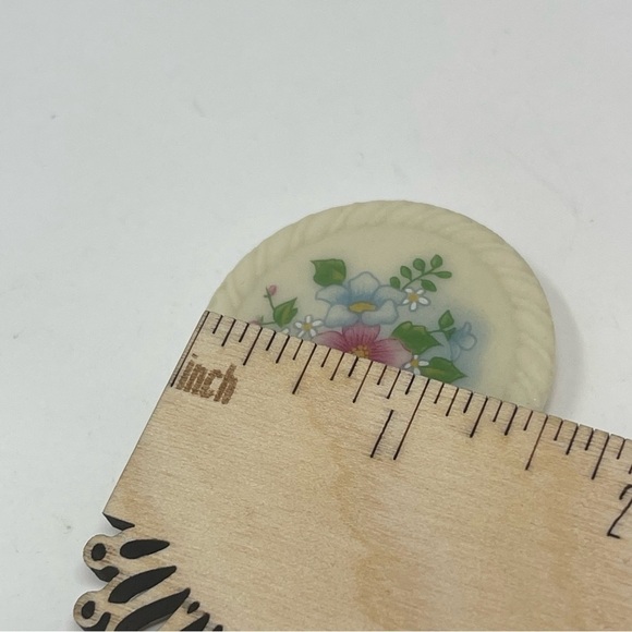 Vintage Avon Round Floral Brooch Pin Ceramic/Porcelain - Picture 5 of 5